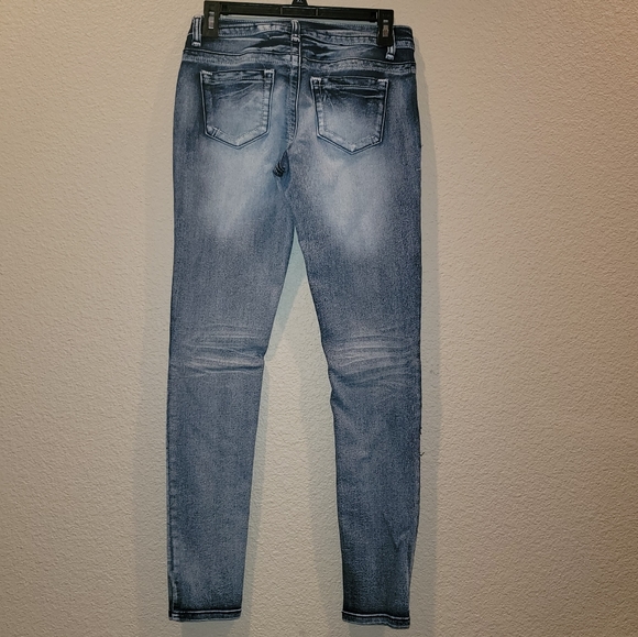 Light Washed Jeans - Picture 2 of 4
